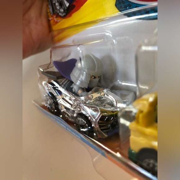 Hot Wheels Racer Verse 2-Pack TMNT Shredder & Michelangelo - BRAND NEW! - Picture 5 of 7